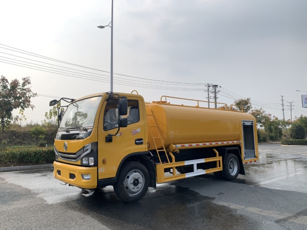 大多利卡消防洒水车