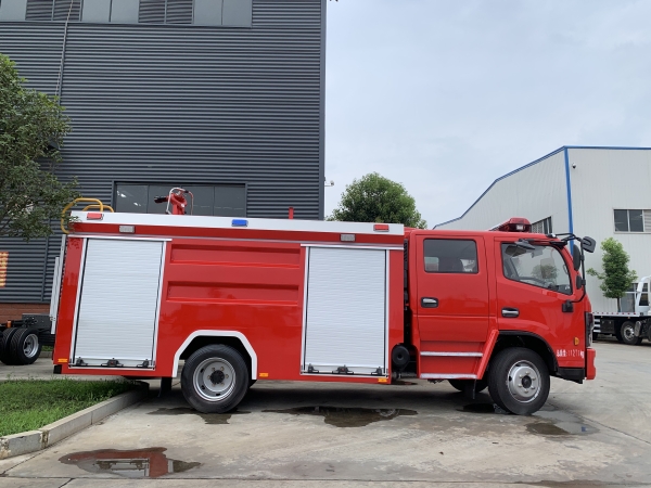 东风5吨水罐消防车