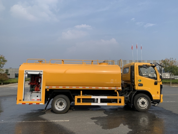 大多利卡消防洒水车