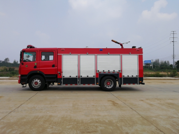 东风7吨泡沫消防车