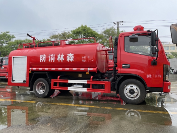 东风小多利卡消防洒水车