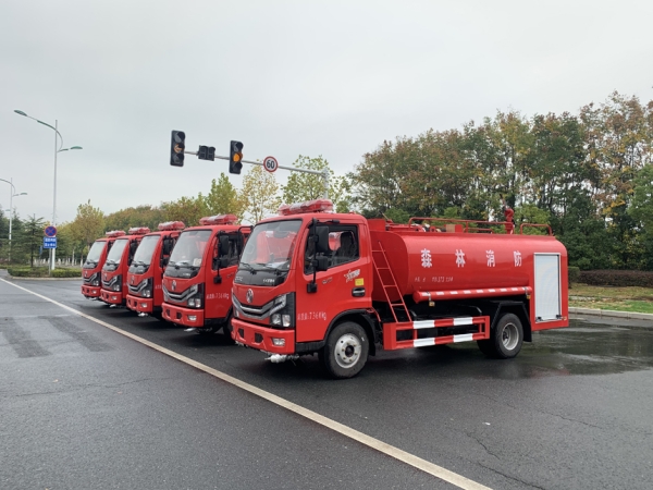 东风小多利卡消防洒水车