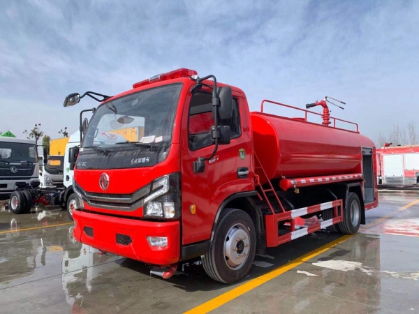 大多利卡消防洒水车