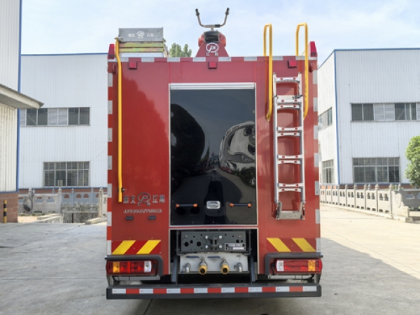 豪沃8.3吨泡沫消防车