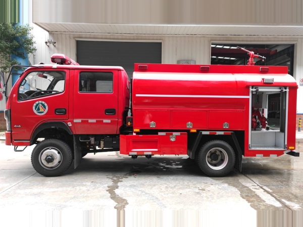 4×4供水车