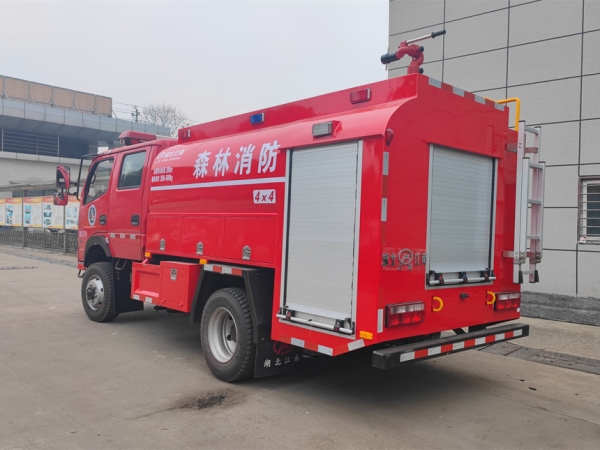 4×4供水车