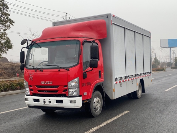 五十铃装备车