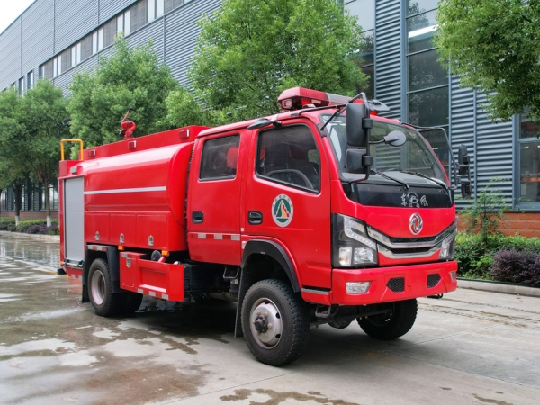 4×4供水车