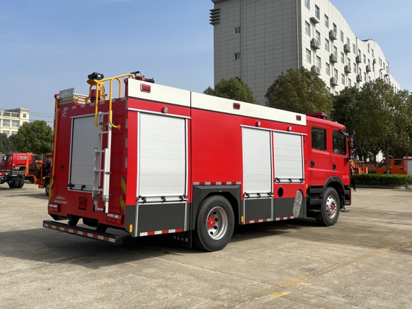 8.2吨东风D9水罐消防车