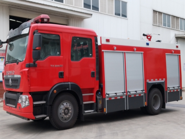 JDF5174GXFSG80/Z6型水罐消防车