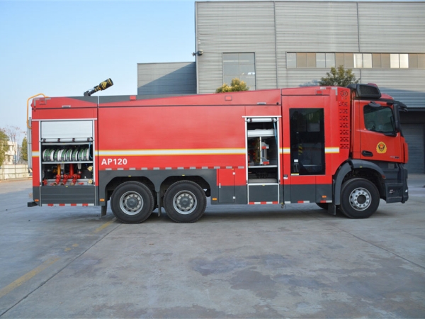 12吨奔驰压缩空气泡沫消防车