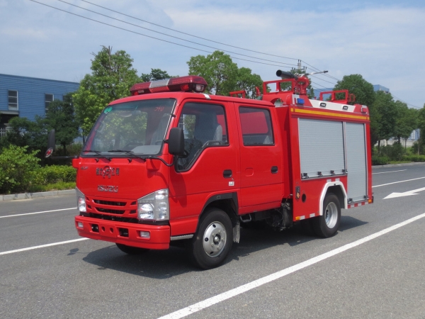 蓝牌五十铃水罐消防车