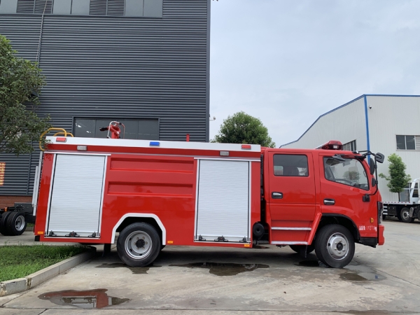 东风5吨泡沫消防车