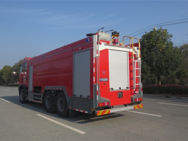 豪沃16吨泡沫消防车