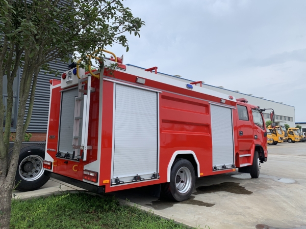 东风5吨泡沫消防车