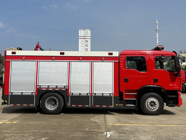 豪沃6.1吨水罐消防车
