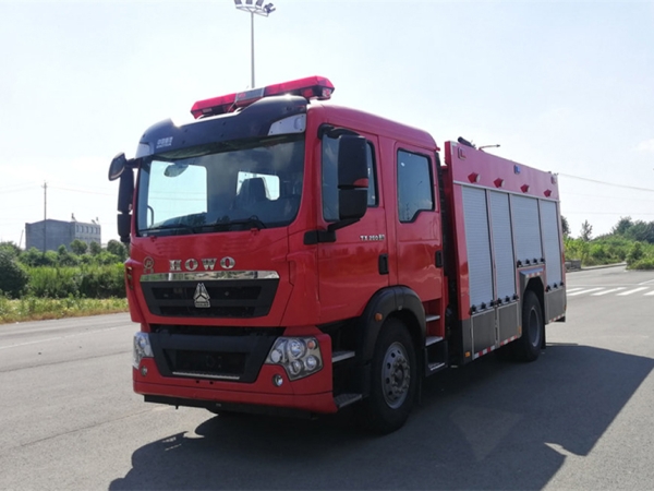 豪沃6.1吨水罐消防车